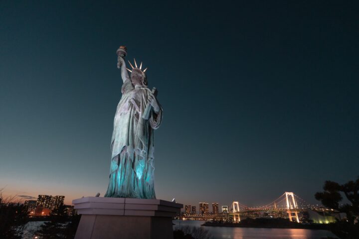 お台場の夜景、レインボーブリッジと自由の女神像！